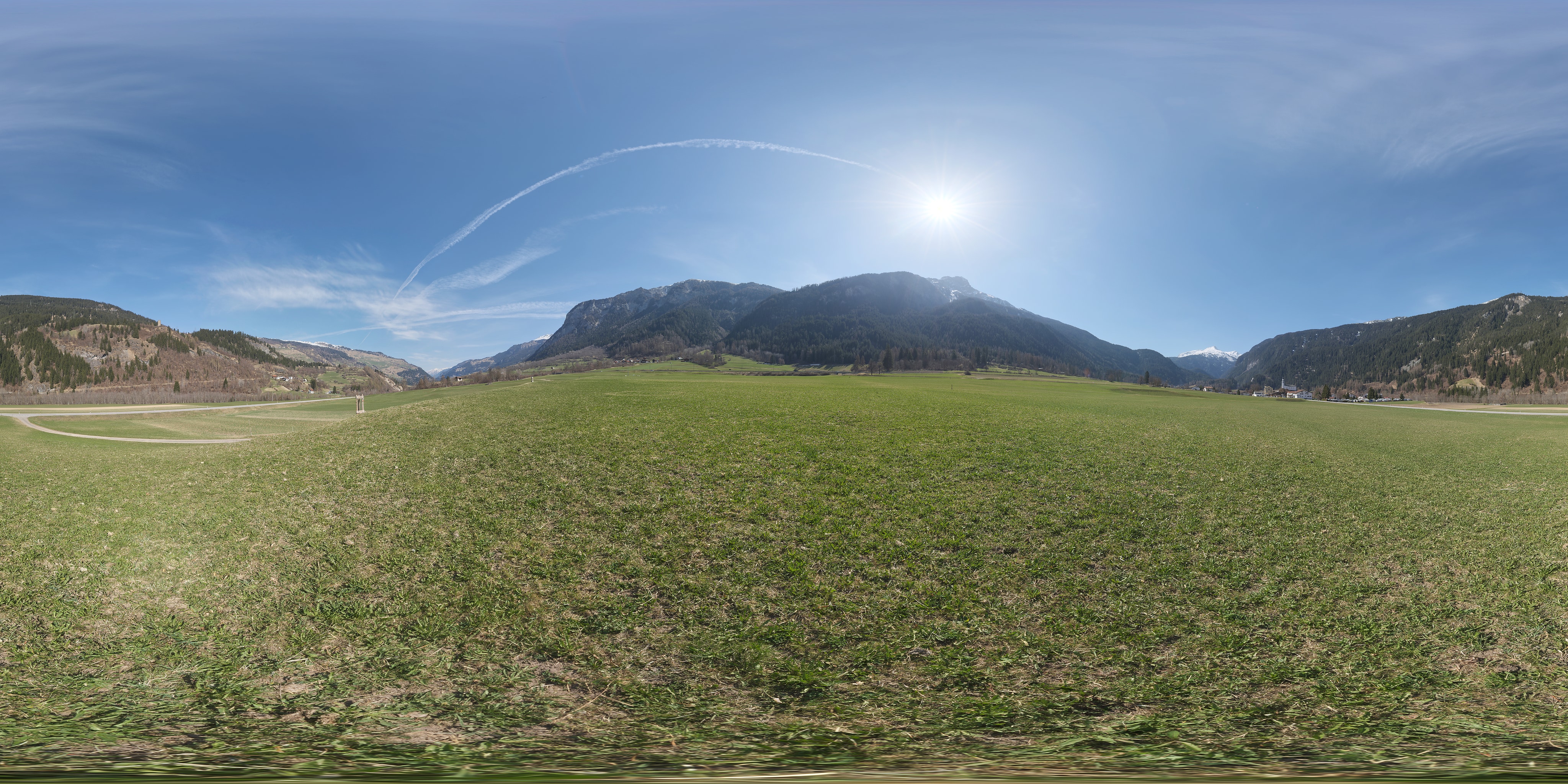 Ekte panoramafotografi av en fjelldal